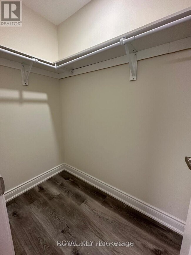 Photo du bâtiment - 28 Kalmia Rd