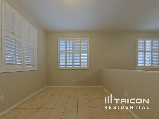 Building Photo - 4259 N 127th Dr