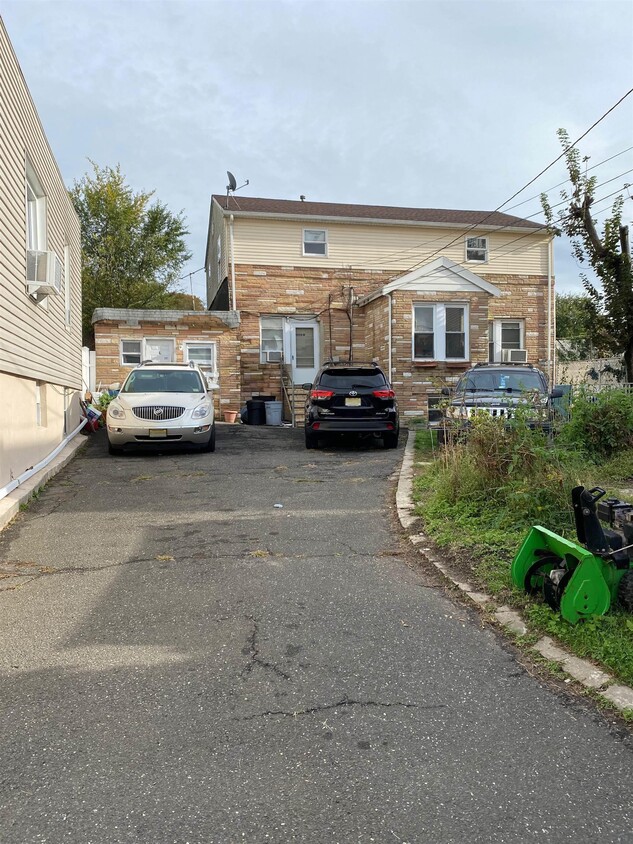 4806 Meadowview Ave Unit 2, North Bergen, NJ 07047 Room for Rent in