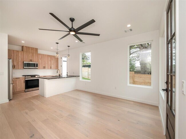 Building Photo - 1712 Woodland Ave