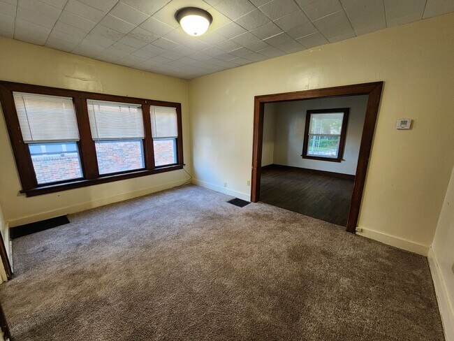 Foto del edificio - 3D Tour Available - Close to KSU Campus + Two Kitchens + Washer & Dryer Available August 1st!