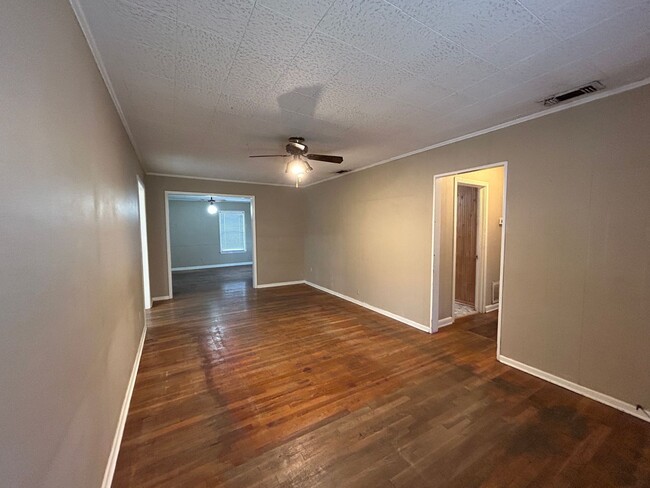 Building Photo - Covered Front Porch / No Carpet / Fridge I...