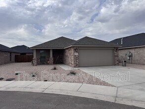 Building Photo - 520 Thicket Dr