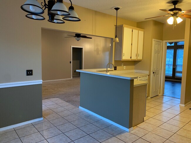 Building Photo - 800 Lee Cir