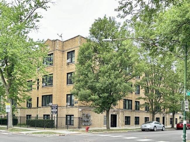 Building Photo - 3904 W Argyle St