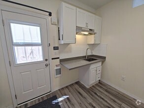 Building Photo - 655 Freesia Dr