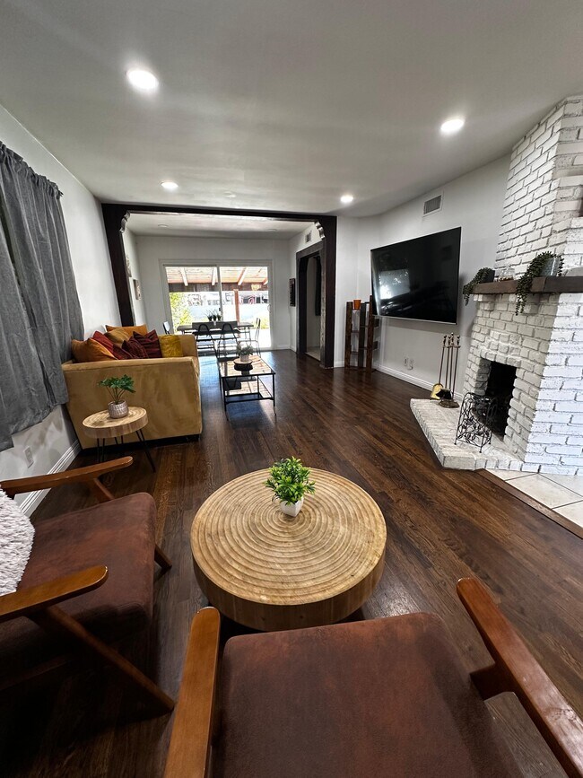 Foto del edificio - 15732 Covello St