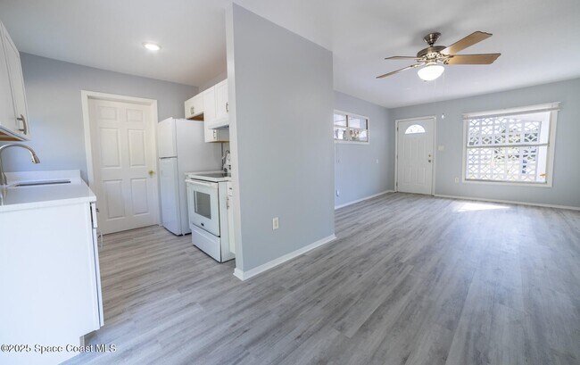 Foto del edificio - 3910 Baker Ave