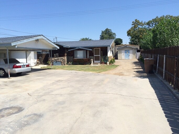 Building Photo - 10024 Greenacres Dr