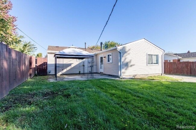 Building Photo - 2202 Isabell Ave