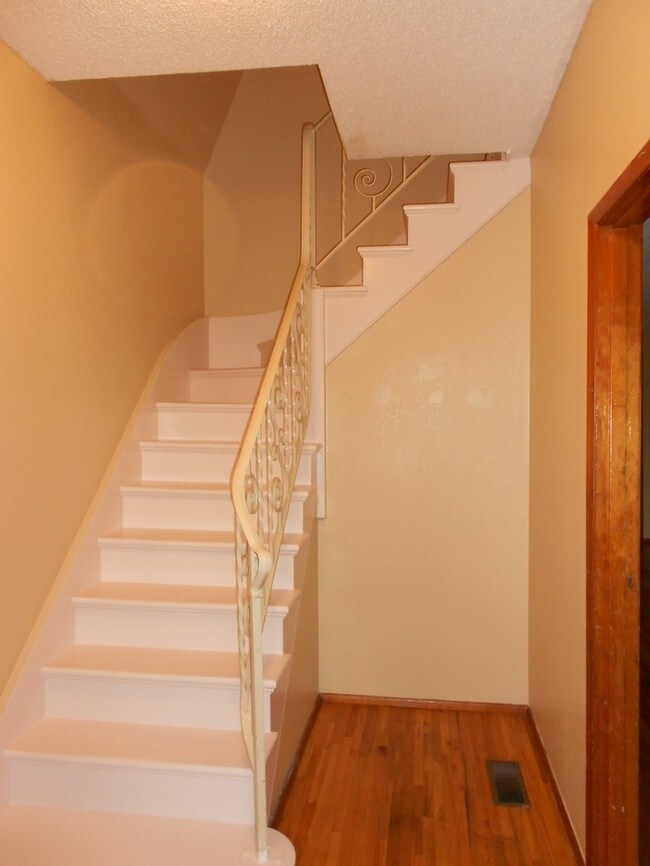 Building Photo - Beautiful N. Proctor District Home 5bdr