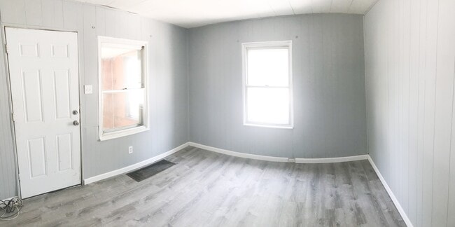 Building Photo - 9964 Meadow Ave