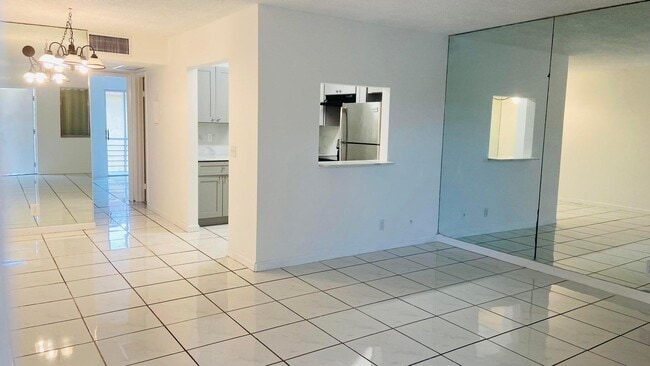 Foto del edificio - 600 Village Green Ct
