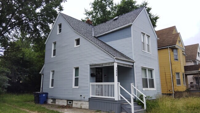 Foto del edificio - 7806 Redell Ave