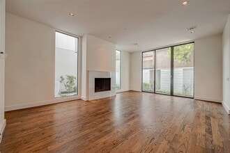 Building Photo - 2114 Potomac Dr
