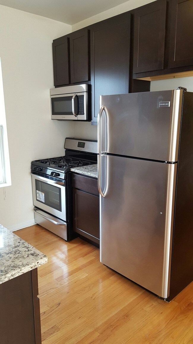 Foto del edificio - 3106 W Ainslie St