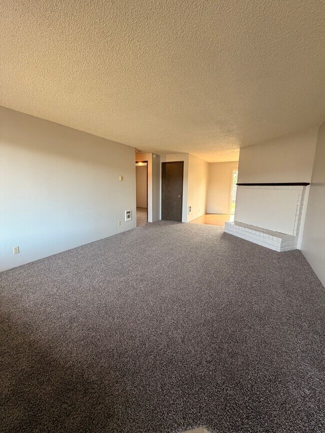 Foto del edificio - 2-Bedroom Duplex in Thurston