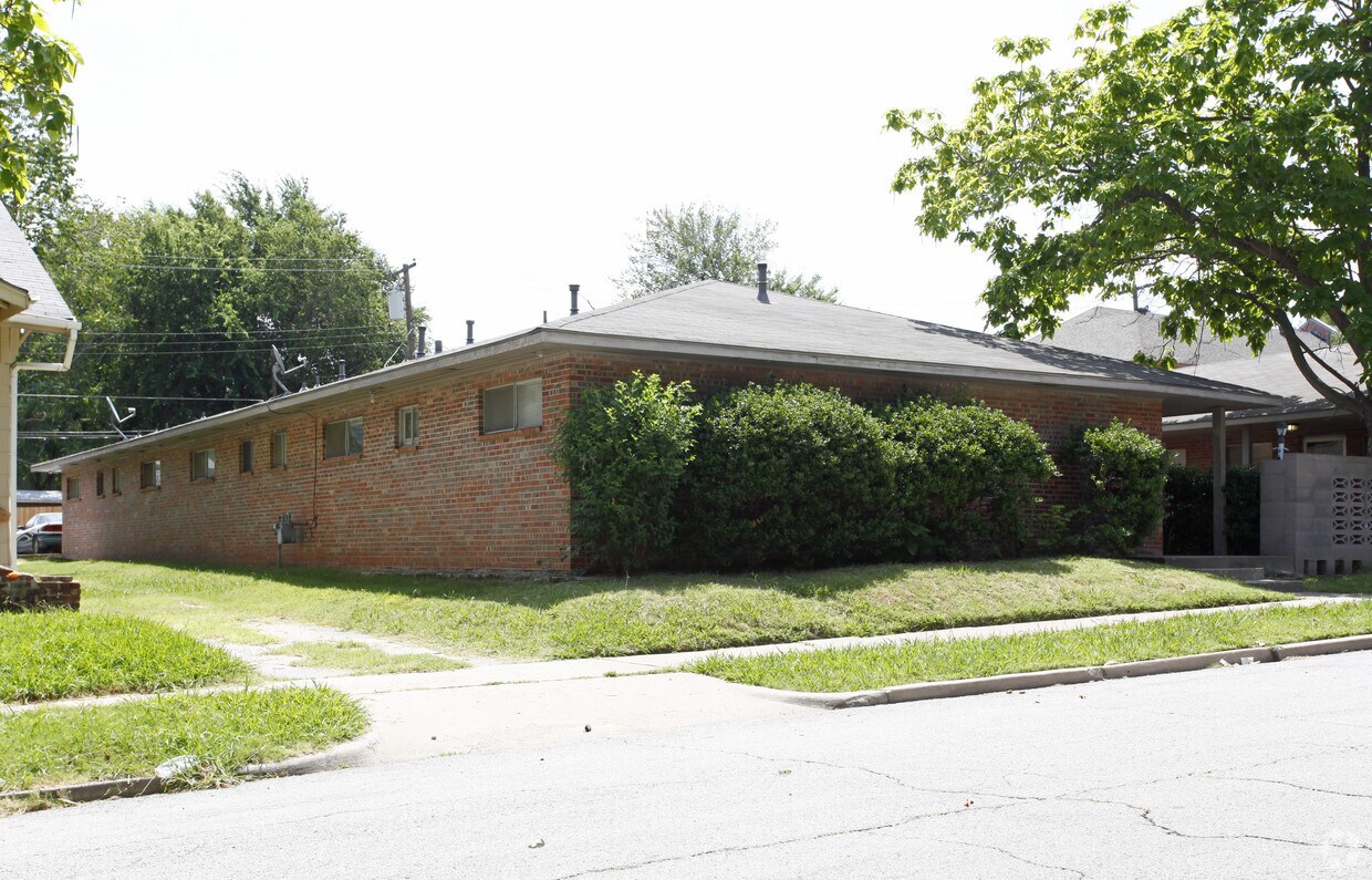 Primary Photo - 1225 S Quincy Ave