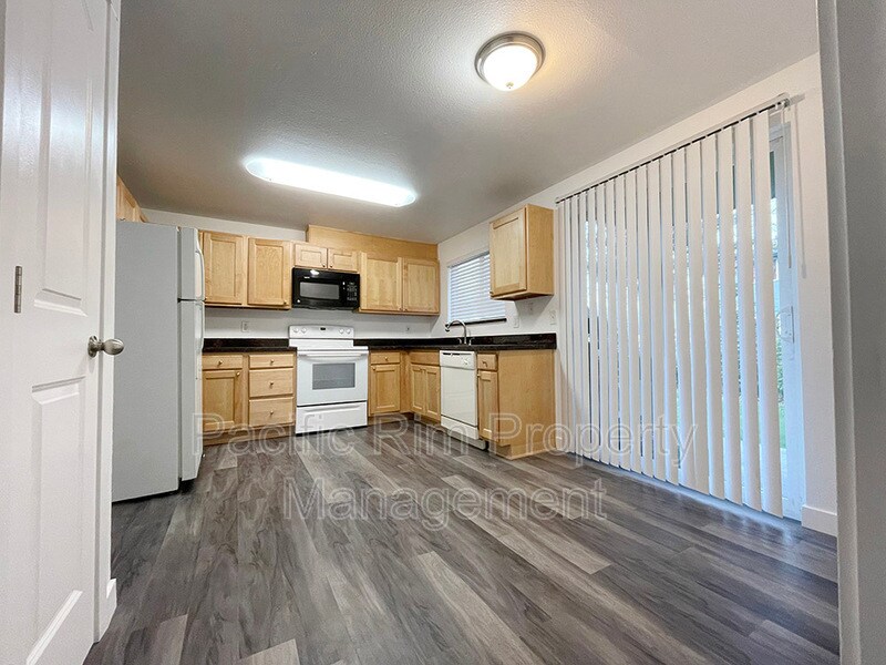 Primary Photo - 913 75th St E
