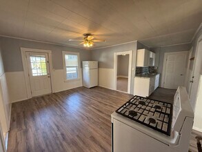 Building Photo - 408 Rimmon St