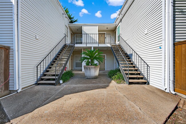 Building Photo - 9809 Richmond Ave.