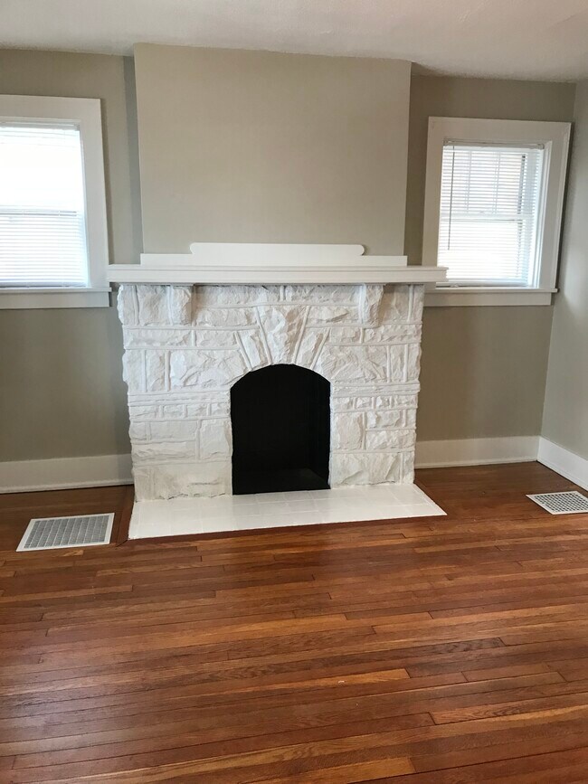 Living Room Hearth - 1417 Bellaire Place