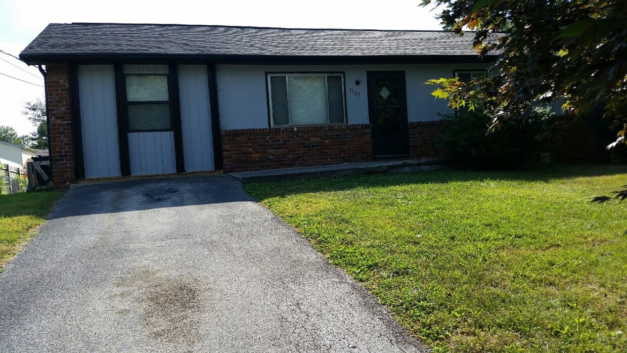 Primary Photo - 5725 Dodge Rd