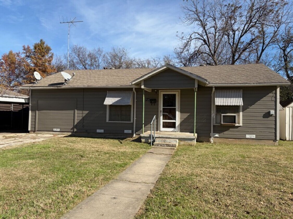 Foto principal - 3 bedroom 1 bath