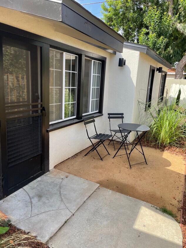 Entry patio - 4361 Stewart Ave