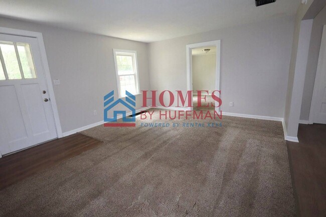 Foto del edificio - Three Bedroom House | Large Backyard