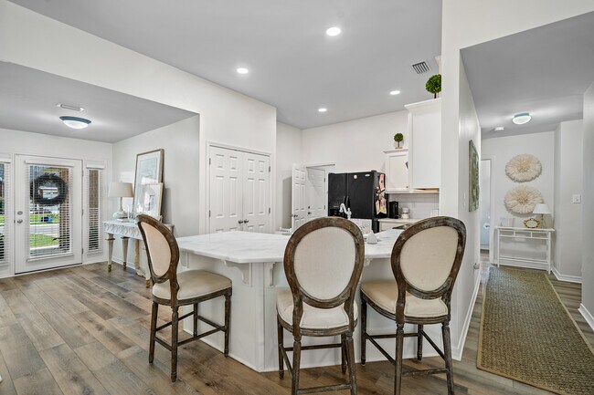 Foto del edificio - 155 Cypress Ln
