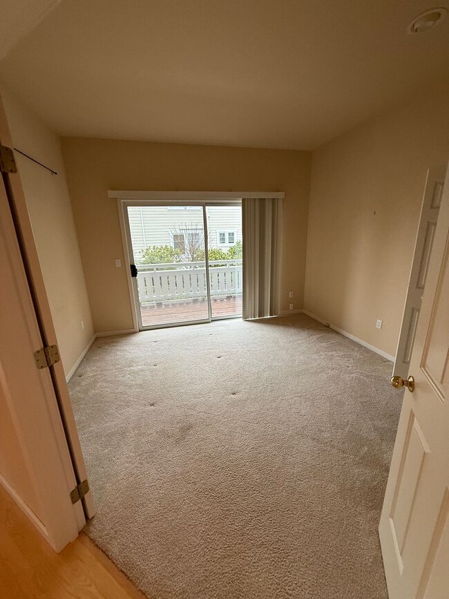 Building Photo - Spacious Two Bedroom Condo With Breathtaki...