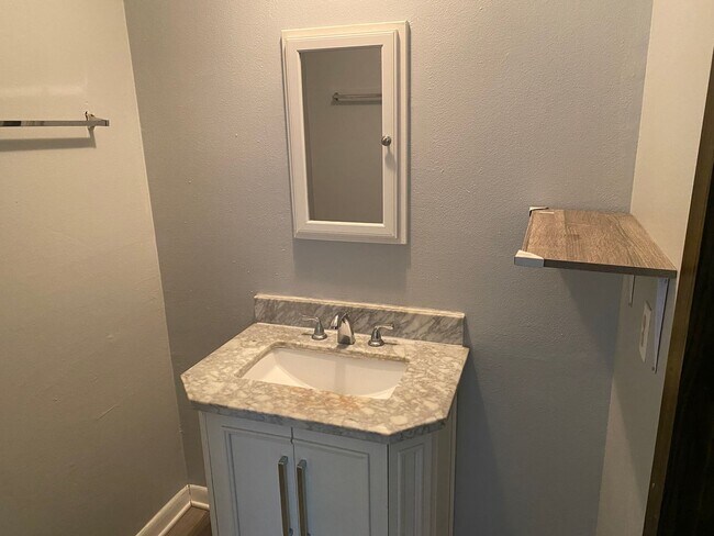 Building Photo - Location, location, location! 875 SF Unit-...