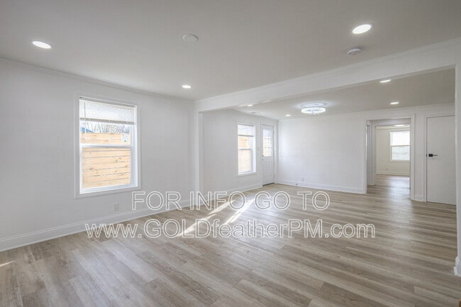 Building Photo - 1707 17th Ave N