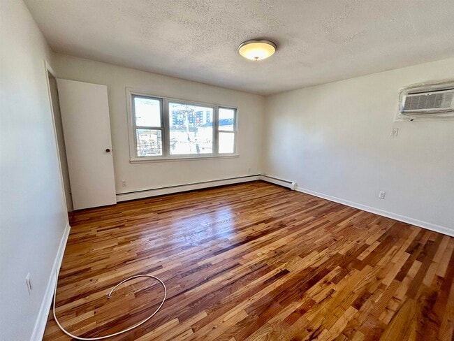 Building Photo - 6214 Meadowview Ave