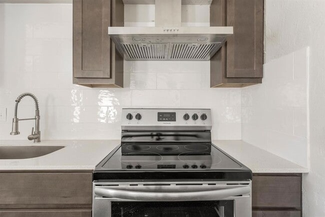 Photo - 2810 Dorchester Dr Apartment