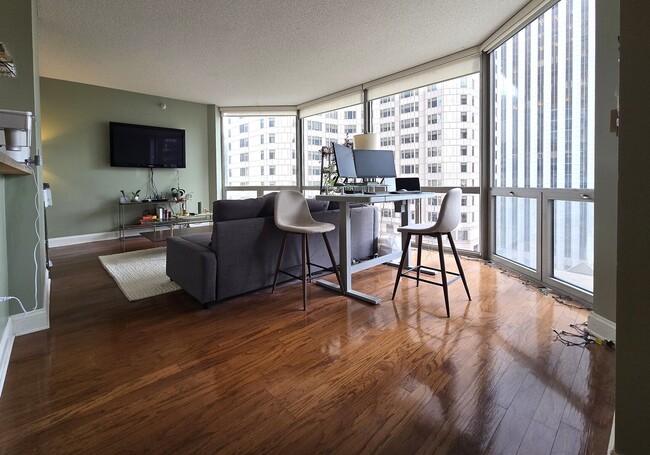Foto del edificio - 222 N Columbus Dr