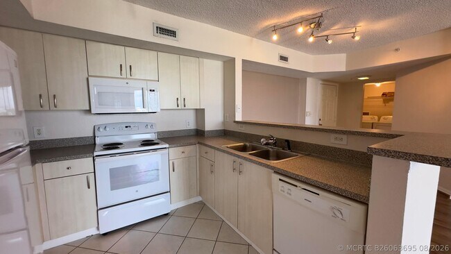 Building Photo - 1801 N Flagler Dr