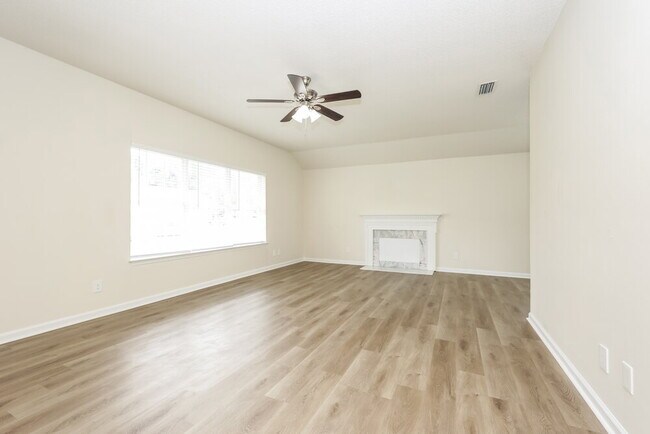Foto del edificio - 492 Cedar Park Cir