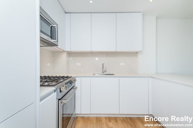 Building Photo - 1410 Columbia Rd