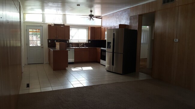 Building Photo - 3 bedroom 1 bath