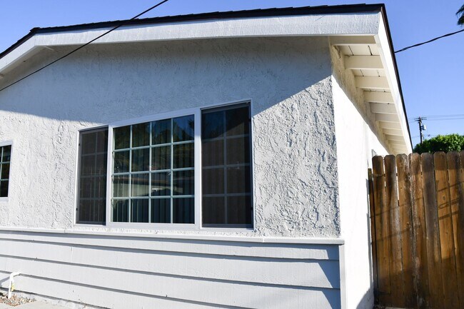 Building Photo - Parker (316)