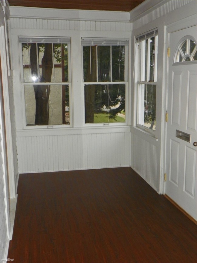 Building Photo - 2 br, 1.5 bath House - 810 Concordia Avenue