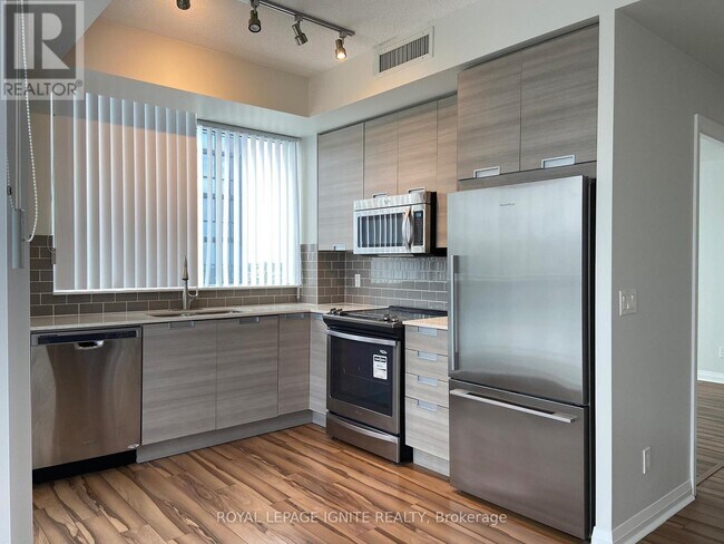 Photo du bâtiment - 55-955 Eglinton Ave W