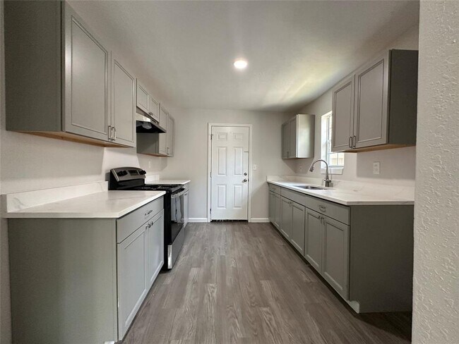 Building Photo - 5021 Engleford St