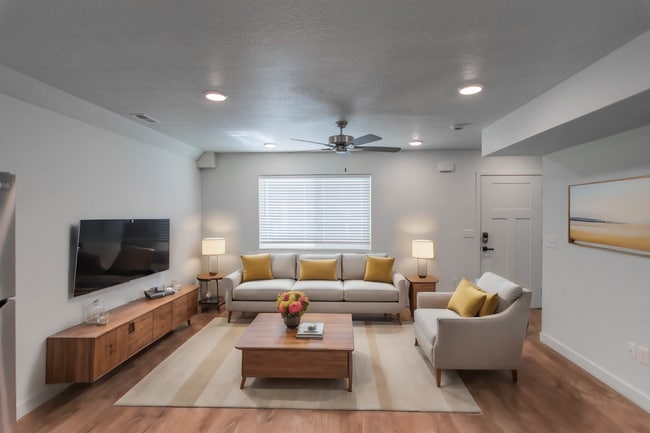 Building Photo - UPGRADED PACKAGE! Smart Town Homes In Heber!