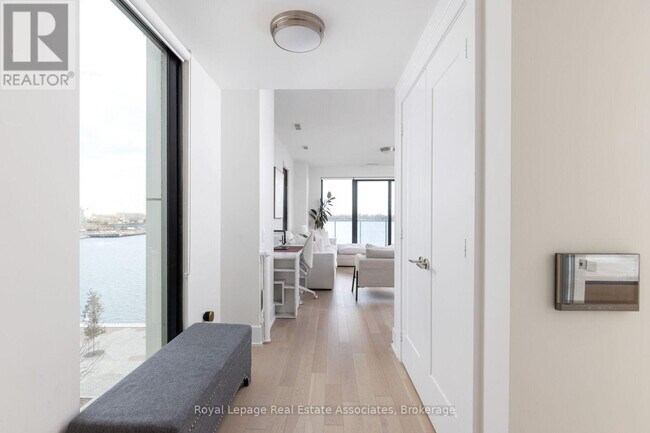 Building Photo - 118 Merchants' Wharf