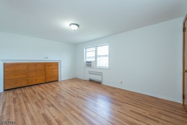Building Photo - 271 N 5th St