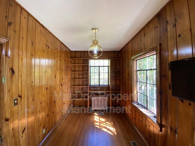 Foto del edificio - 1717 Highland Rd