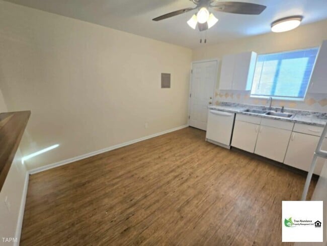 Foto del edificio - Lovely Two Bedroom Apartment Ready for Mov...
